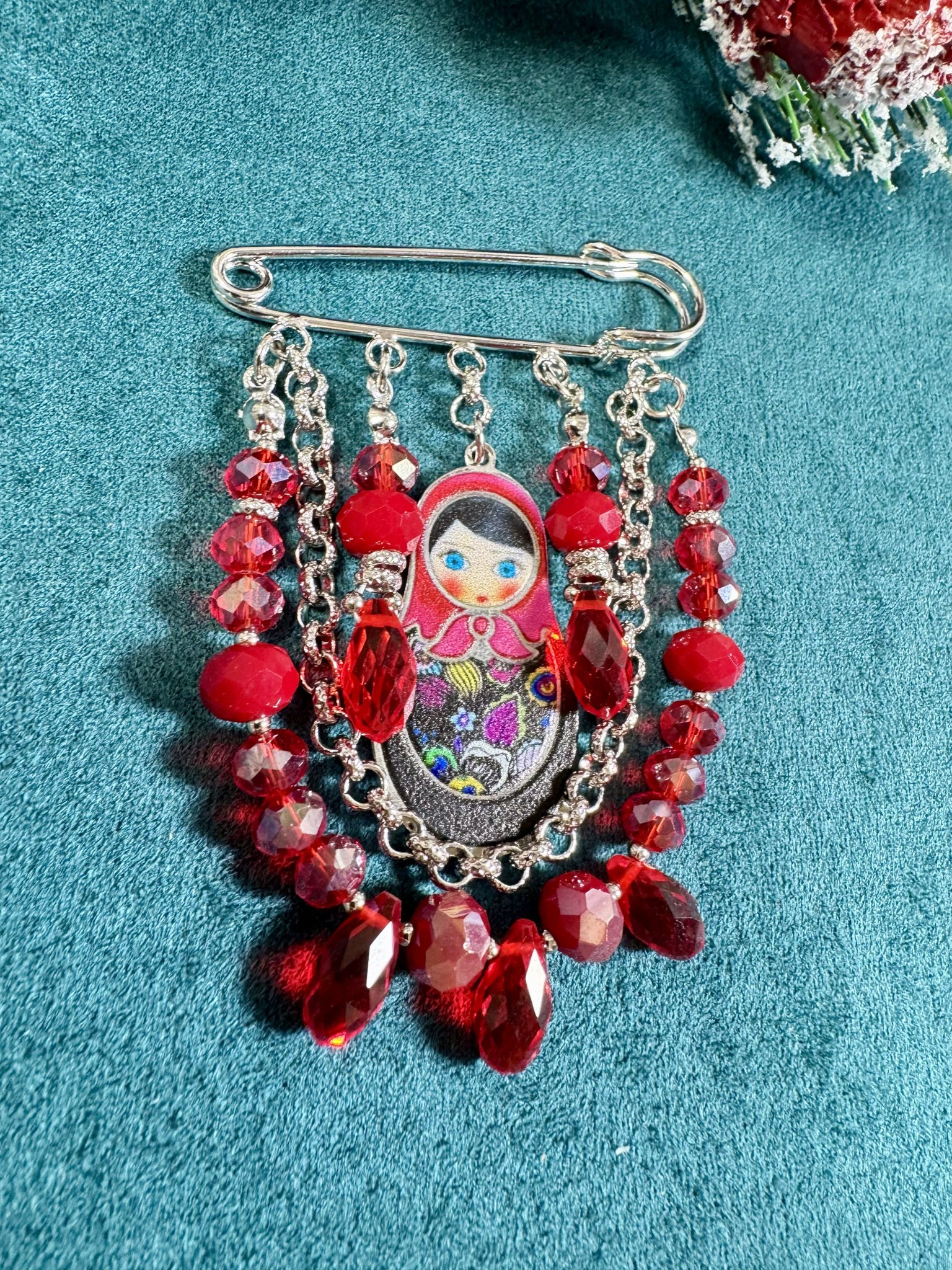 Брошь "Румяная матрешка"