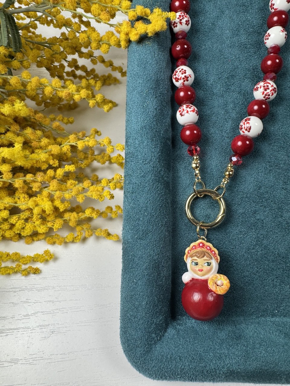 Чокер "Неваляшка в кокошнике"