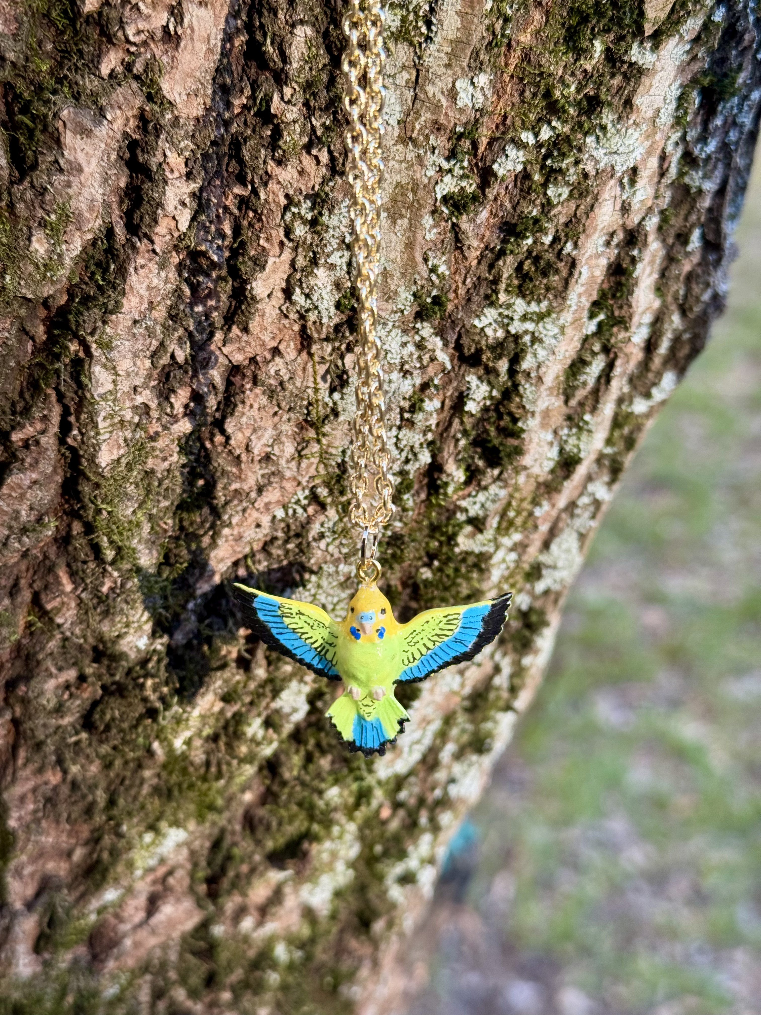 Кулон "Зеленый волнистый попугайчик" 