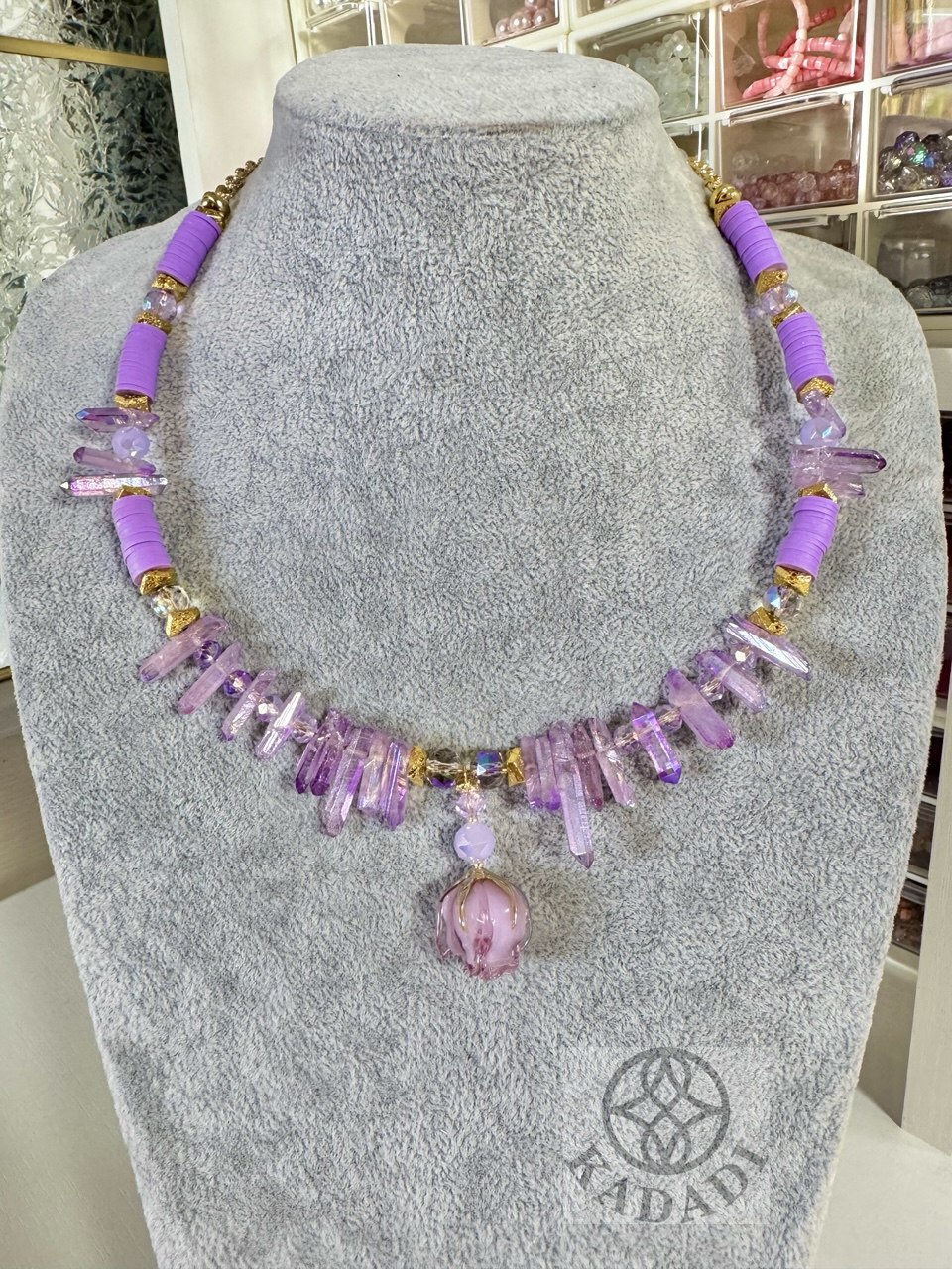 Ожерелье «Сирень» с горным хрусталем и розой Lampwork